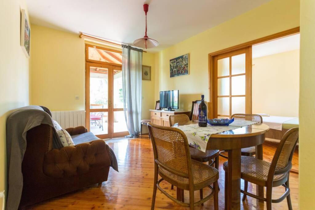 Sleep & Fly Cottage Cilipi Exterior photo
