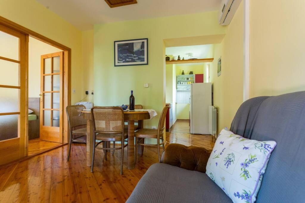 Sleep & Fly Cottage Cilipi Exterior photo
